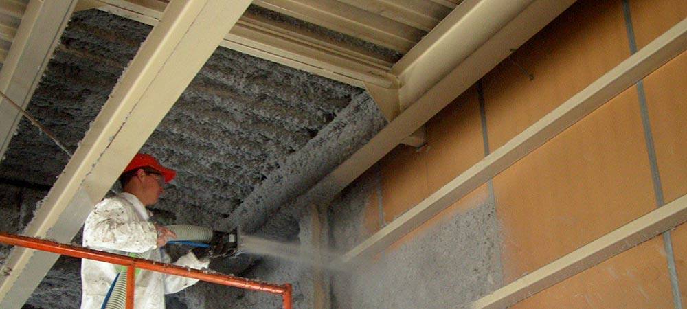 Professional Insulation Contractor Installing Fiberlite WALL-MAT Product6050